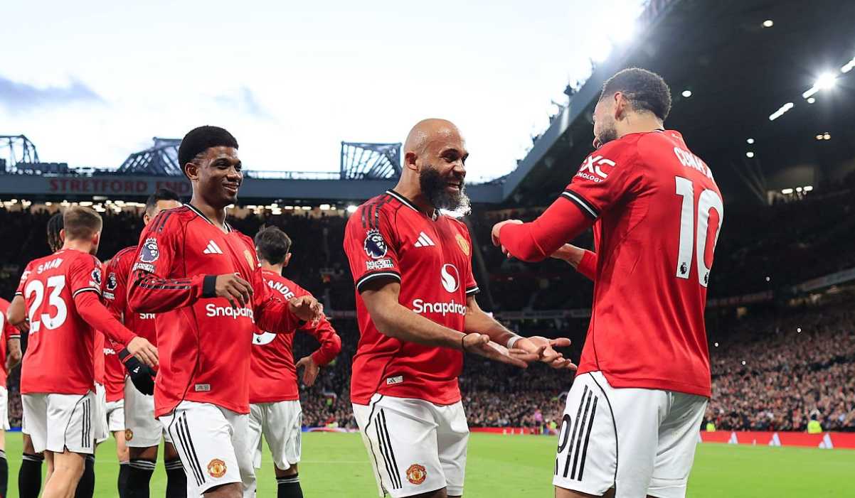 Matheus Cunha merayakan gol bersama Bryan Mbeumo dan Amad Diallo Matheus Cunha merayakan gol bersama Bryan Mbeumo dan Amad Diallo