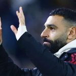 Mohamed Salah Melambaikan Tangan ke Fans, Akankah Ini Laga Terakhirnya di Liverpool? Drama Elland Road: Isyarat Perpisahan Salah dan Masa Depan yang Kabur