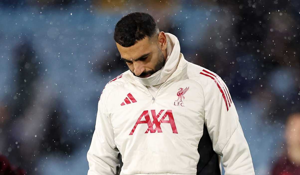 Mohamed Salah dengan jaket Liverpool jelang laga vs Leeds