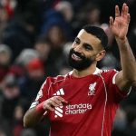 Mohamed Salah menyapa pendukung Liverpool di Anfield