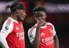 Saka atau Madueke, Arteta Dihadapkan Keputusan Krusial Jelang Lawan Everton Noni Madueke dan Bukayo Saka berbicara saat bersiap ambil free kick