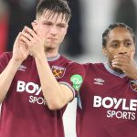 Oliver Scarles dan Kyle Walker-Peters usai kekalahan West Ham dari Fulham