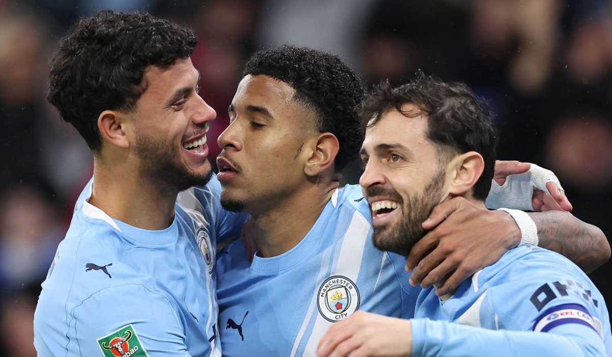 Para pemain Manchester City merayakan gol di Carabao Cup Para pemain Manchester City merayakan gol di Carabao Cup