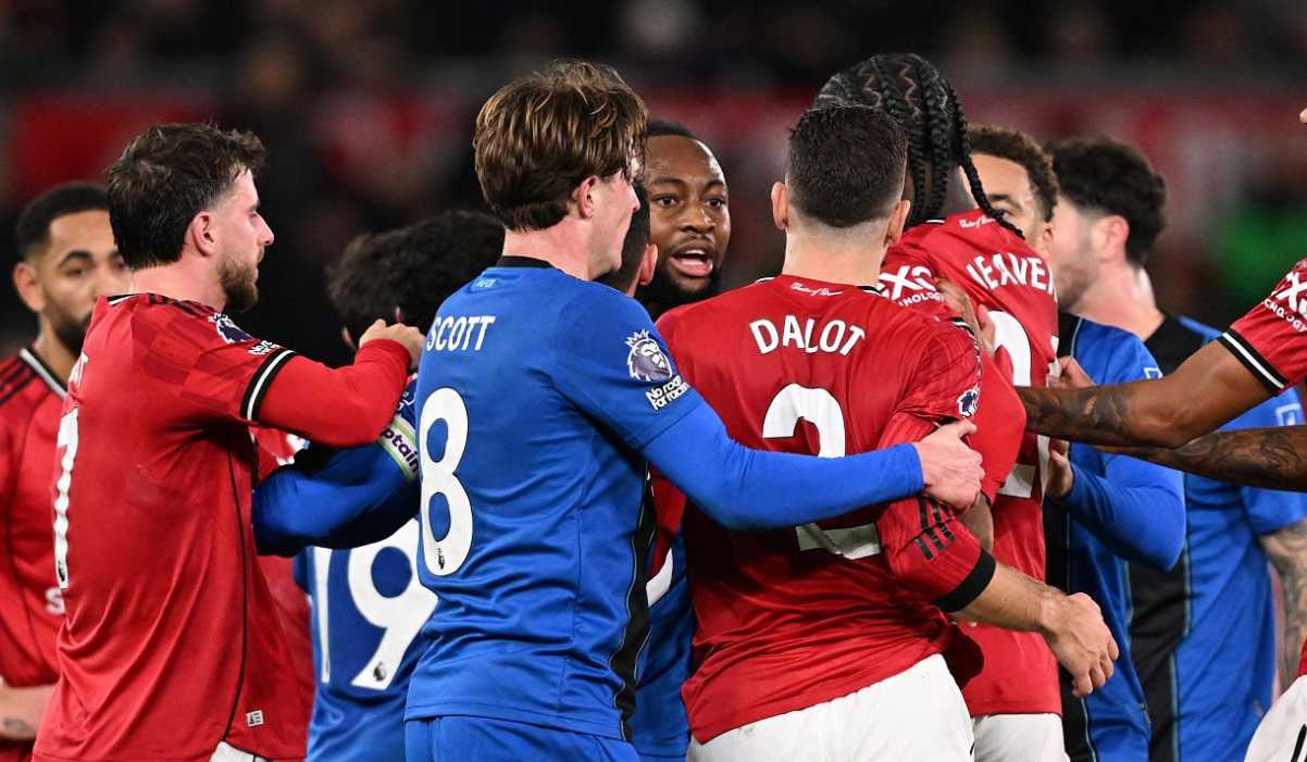 Para pemain Manchester United dan Bournemouth terlibat keributan Para pemain Manchester United dan Bournemouth terlibat keributan