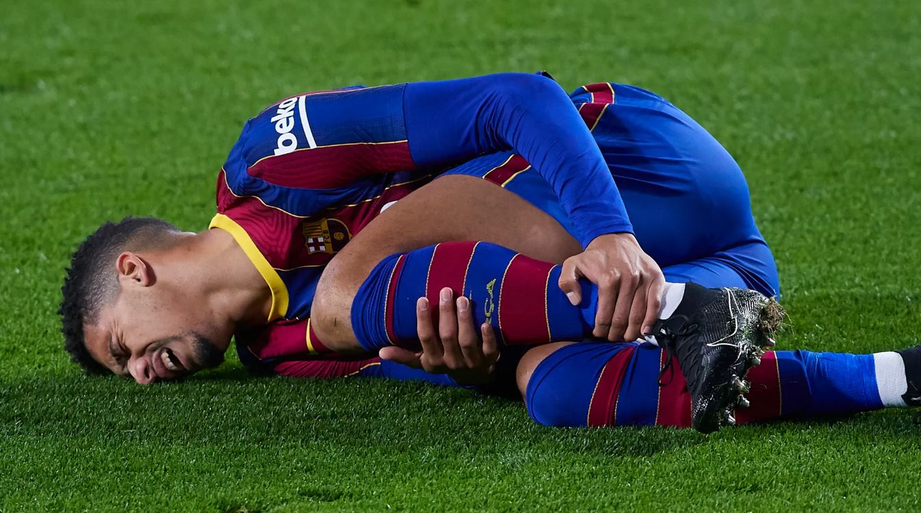 Krisis Bek Tengah? Transfer Barcelona Tergantung Nasib Araujo Krisis Bek Tengah? Transfer Barcelona Tergantung Nasib Araujo