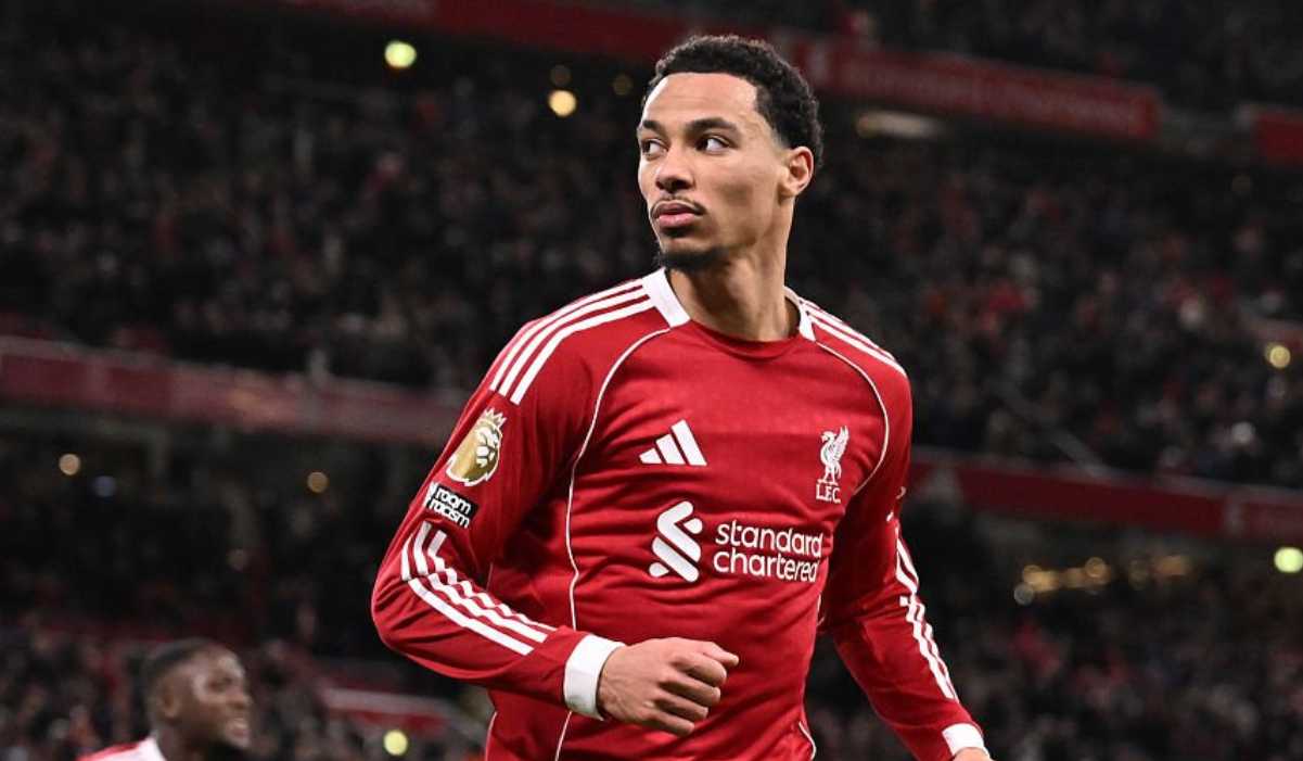 Selebrasi Hugo Ekitike usai jebol gawang Brighton