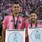 Sergio Busquets dan Jordi Alba pensiun dari sepak bola