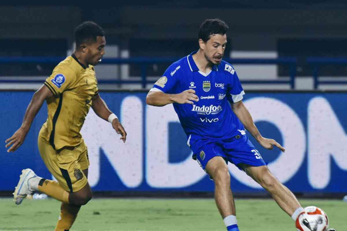 Thom Haye dan Ardi Idrus saat Persib Bandung Menjamu Bhayangkara FC di Pekan ke-15