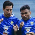 Thom Haye dan Saddil Ramdani dalam Sesi Latihan Persib Bandung jelang Menjamu Bhayangkara FC