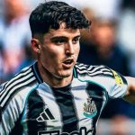 Eddie Howe Siap Jadikan Tino Livramento Pilar Newcastle, Tapi Negosiasi Kontrak Mandek! Tino Livramento pemain Newcastle United