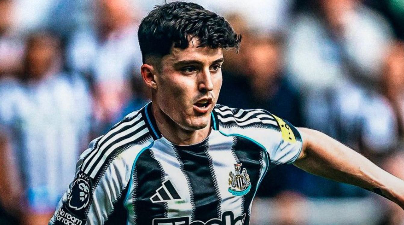 Tino Livramento pemain Newcastle United