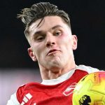 Victor Gyokeres mengontrol bola di laga Arsenal vs Wolves