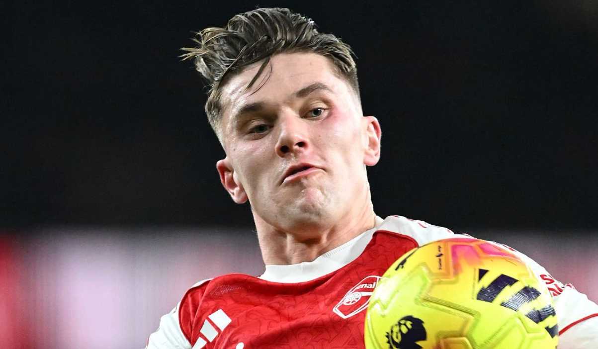 Victor Gyokeres mengontrol bola di laga Arsenal vs Wolves Victor Gyokeres mengontrol bola di laga Arsenal vs Wolves