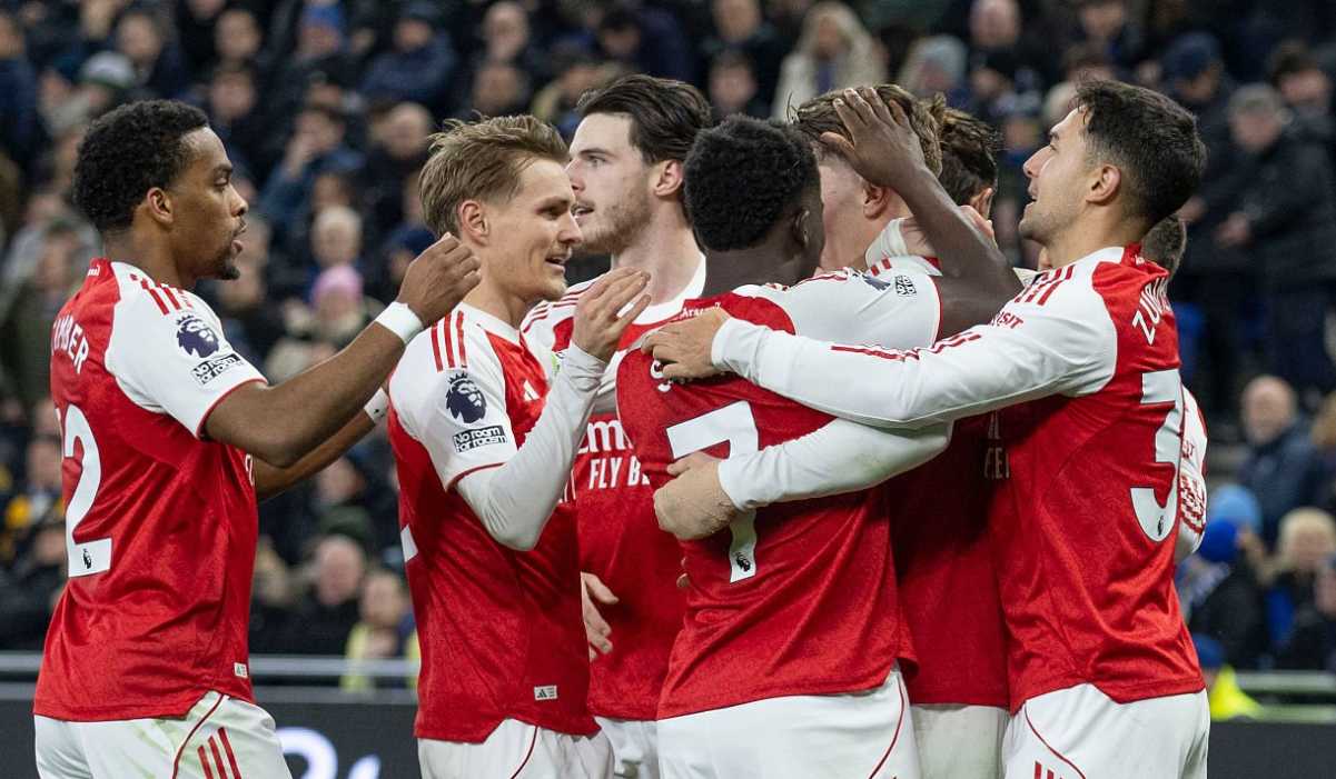 Victor Gyokeres merayakan gol bersama rekan-rekannya