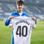 Pemain Debutan Real Madrid Langsung Membingkai Jersey-nya Usai Menang atas Los Albiazules Victor Valdepenas Bantu Xabi Alonso Selesaikan Krisis Pemain di Real Madrid