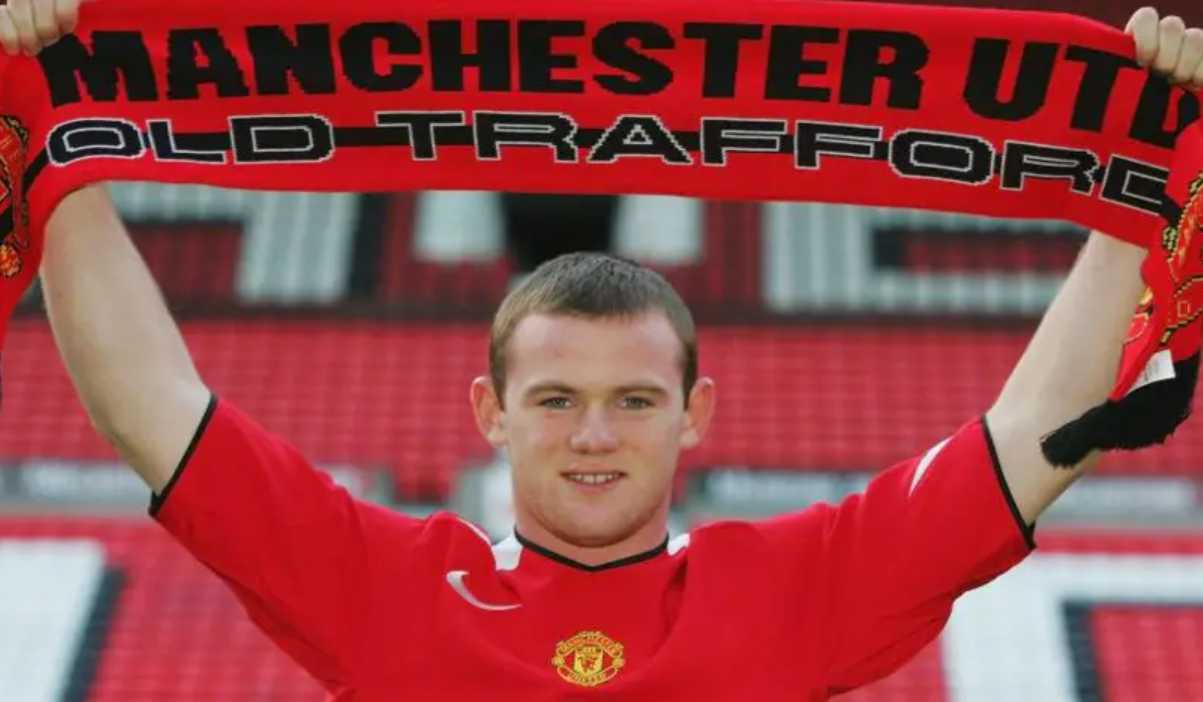 Wayne Rooney saat diperkenalkan sebagai pemain Manchester United Wayne Rooney saat diperkenalkan sebagai pemain Manchester United