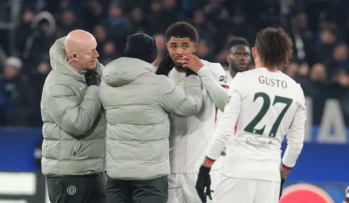 Wesley Fofana mendapatkan perawatan di laga Atalanta vs Chelsea Wesley Fofana mendapatkan perawatan di laga Atalanta vs Chelsea
