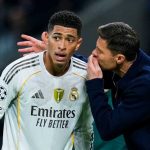 Xabi Alonso memberi instruksi kepada Jude Bellingham