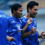 Adam Alis dan Thom Haye dalam sesi latihan jelang Persib menjamu PSBS