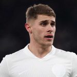 Aksi Micky van de Ven di laga Tottenham Hotspur vs Aston Villa di Piala FA