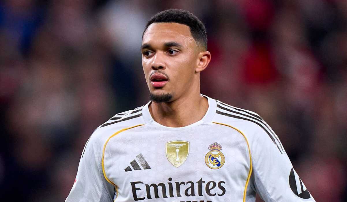 Aksi Trent Alexander-Arnold di laga Athletic Club v Real Madrid di LaLiga