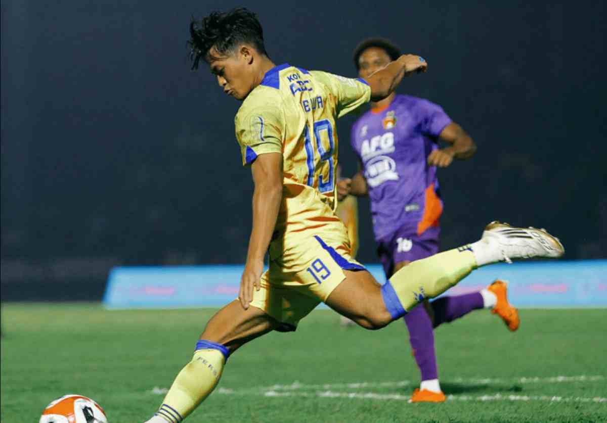 Alfeandra Dewangga di Laga Persik vs Persib Bandung