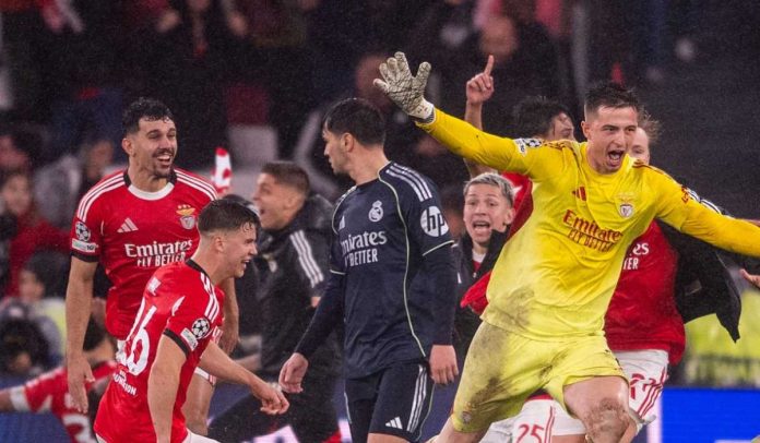 Anatoly Trubin merayakan gol di laga Benfica vs Real Madrid di Liga Champions Anatoly Trubin merayakan gol di laga Benfica vs Real Madrid di Liga Champions