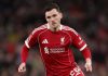 Andrew Robertson menggiring bola di laga Liverpool v Barnsley di Piala FA
