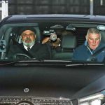 Antoine Semenyo di dalam mobil dalam perjalanan ke Manchester