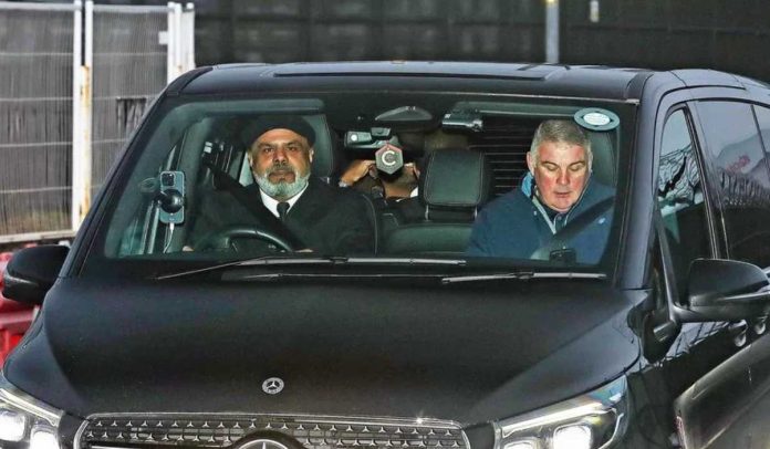 Antoine Semenyo di dalam mobil dalam perjalanan ke Manchester Antoine Semenyo di dalam mobil dalam perjalanan ke Manchester