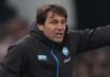 Antonio Conte memberi instruksi pemainnya di laga Copenhagen v Napoli di UEFA Champions League
