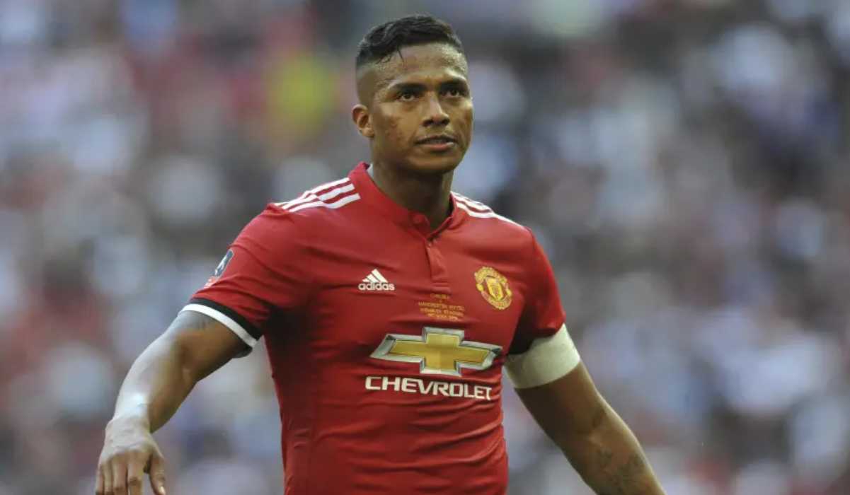 Antonio Valencia kini bermain di liga amatir U-35 lebih Antonio Valencia kini bermain di liga amatir U-35 lebih