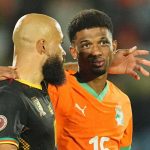 Solskjaer Atau Carrick Comeback, Manchester United Dapat Suntikan Tenaga Jelang Derby Bryan Mbeumo berbicara dengan Amad Diallo di laga Kamerun vs Pantai Gading