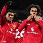 Casemiro merayakan gol Joshua Zirkzee di laga Manchester United vs Wolves