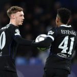 Cole Palmer merayakan gol Estevao di laga Napoli vs Chelsea di Liga Champions
