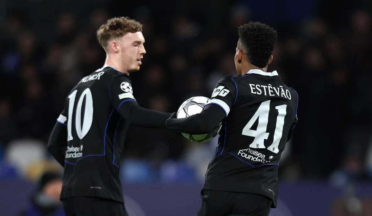 Cole Palmer merayakan gol Estevao di laga Napoli vs Chelsea di Liga Champions Cole Palmer merayakan gol Estevao di laga Napoli vs Chelsea di Liga Champions