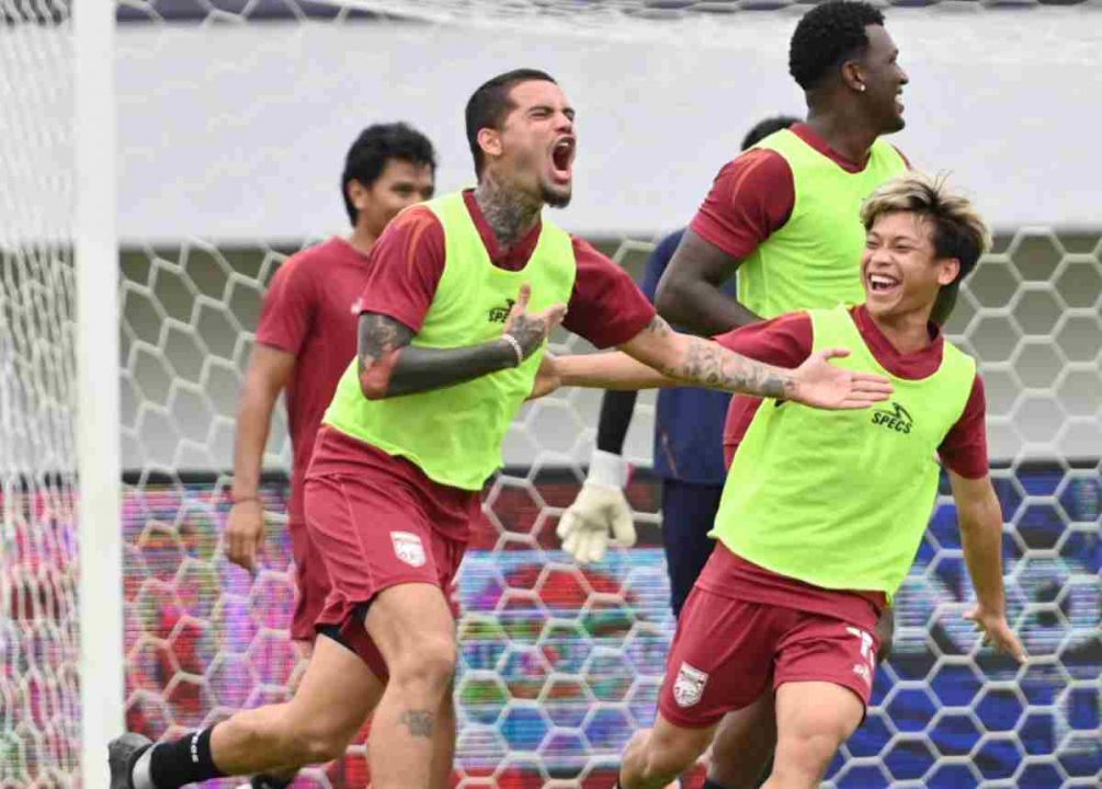 Diego Michiels di sesi latihan Borneo FC di Kandang Persita