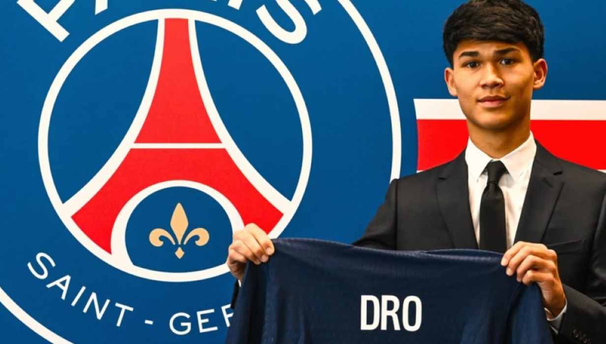 Dro Fernandez saat diperkenalkan sebagai pemain baru PSG