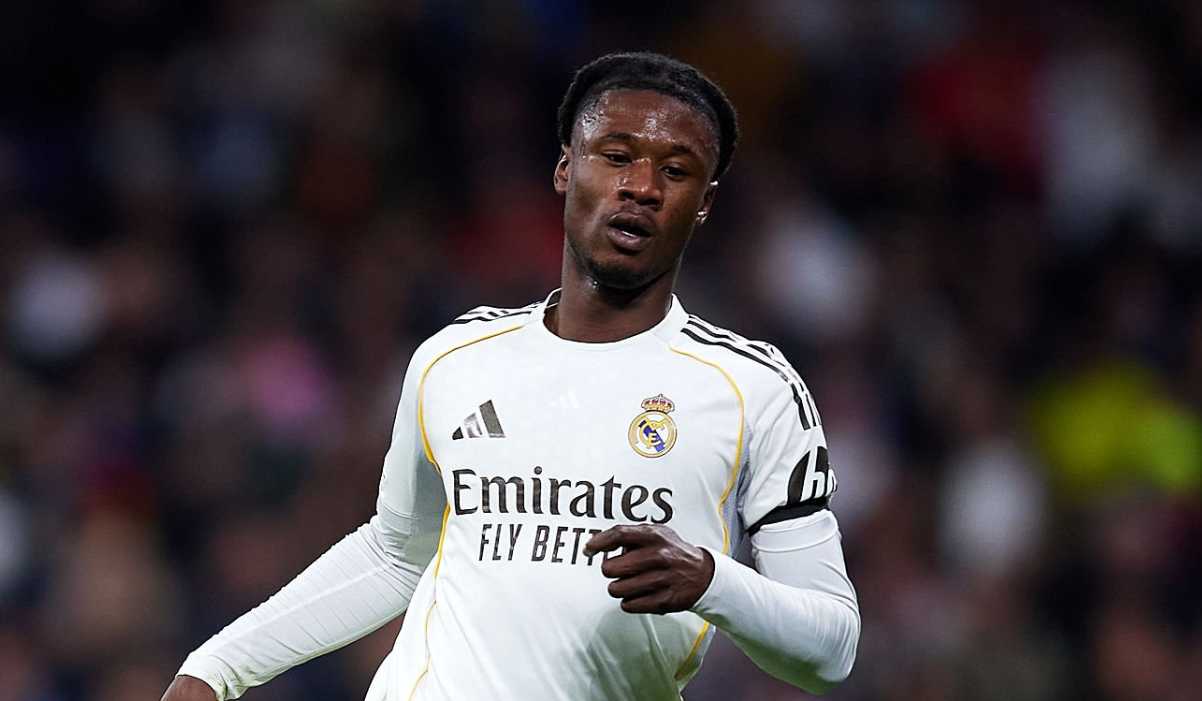 Eduardo Camavinga menggiring bola di laga Real Madrid vs Monaco di Liga Champions