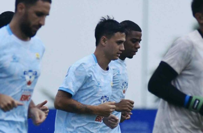 Eliano Reinjders dalam sesi latihan Persib Bandung