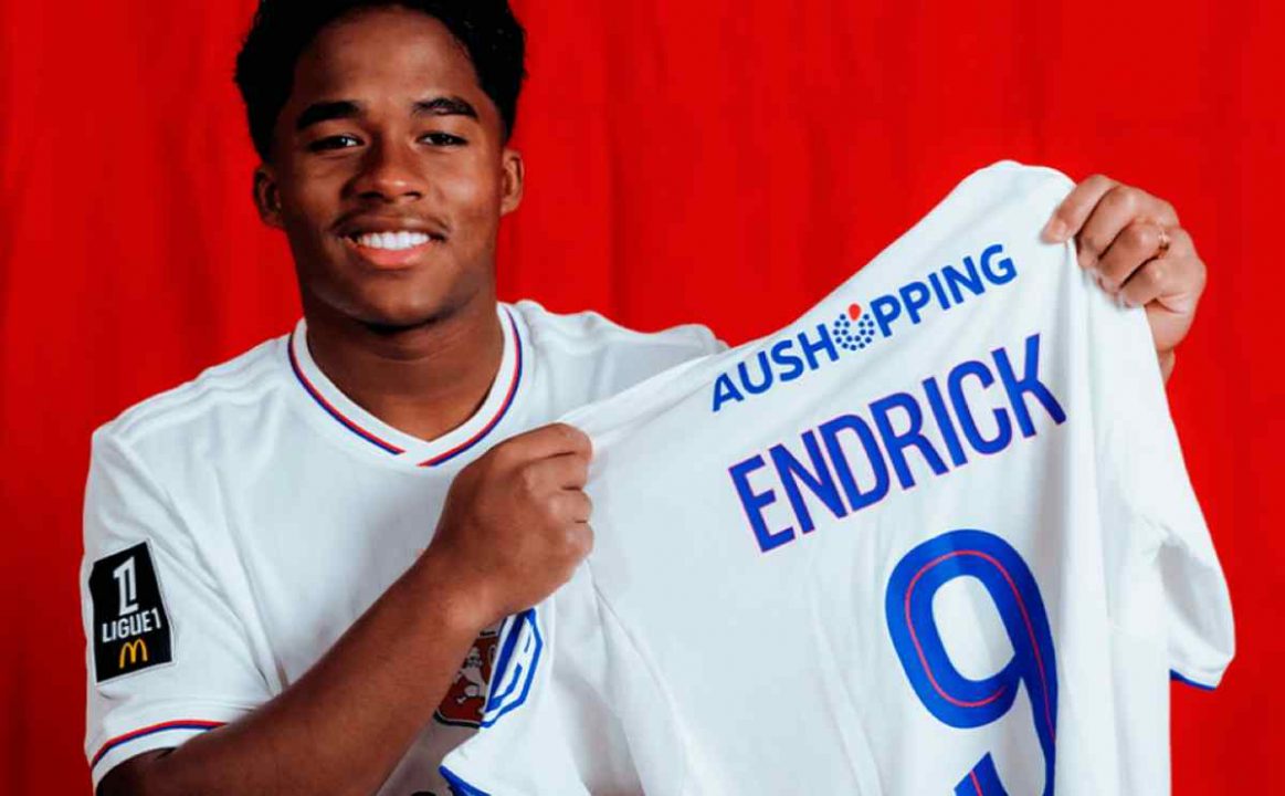 Endrick saat diperkenalkan Lyon