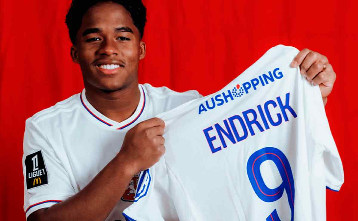 Endrick saat diperkenalkan Lyon