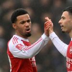 Ethan Nwaneri ikut merayakan gol Gabriel Martinelli di laga Portsmouth vs Arsenal di Piala FA