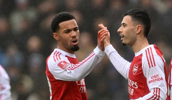 Ethan Nwaneri ikut merayakan gol Gabriel Martinelli di laga Portsmouth vs Arsenal di Piala FA Ethan Nwaneri ikut merayakan gol Gabriel Martinelli di laga Portsmouth vs Arsenal di Piala FA