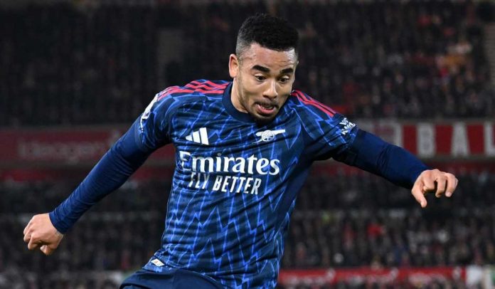 Gabriel Jesus menggiring bola di laga Nottingham Forest vs Arsenal di Premier League Gabriel Jesus menggiring bola di laga Nottingham Forest vs Arsenal di Premier League