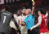 Gabriel Martinelli diganjar kartu kuning wasit Anthony Taylor