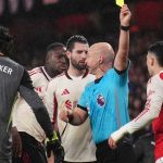 Gabriel Martinelli diganjar kartu kuning wasit Anthony Taylor