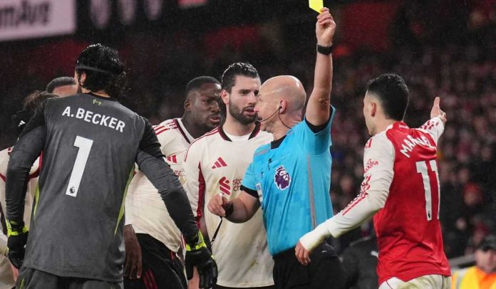 Gabriel Martinelli diganjar kartu kuning wasit Anthony Taylor Gabriel Martinelli diganjar kartu kuning wasit Anthony Taylor