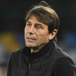Gestur Antonio Conte di laga Napoli vs Chelsea di Liga Champions