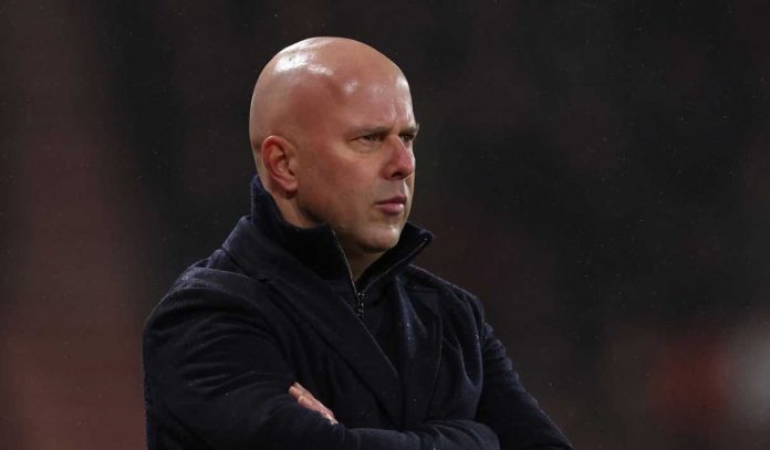 Gestur Arne Slot di laga Bournemouth v Liverpool di Premier League Gestur Arne Slot di laga Bournemouth v Liverpool di Premier League